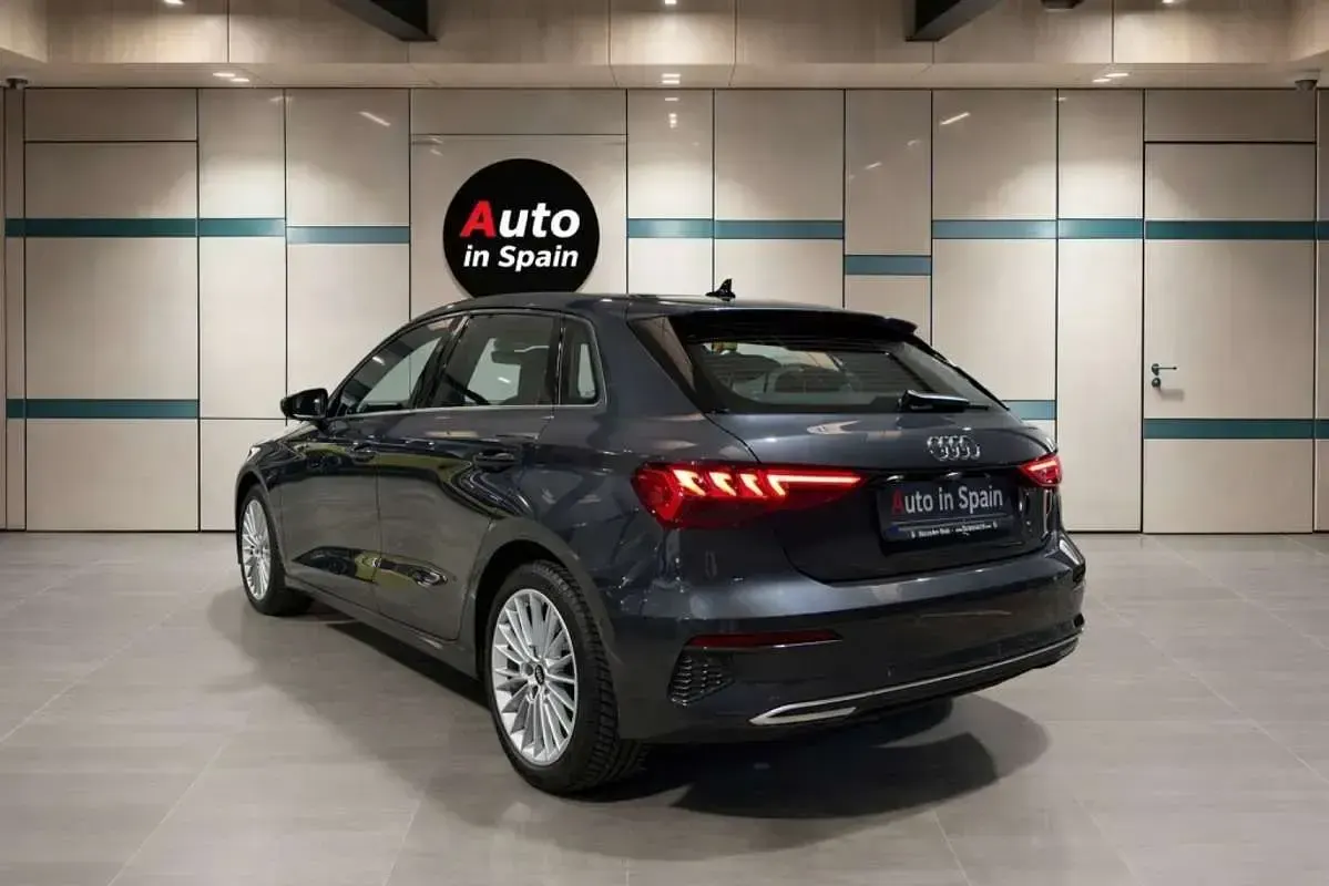 Usado Audi A3 Sportback Advanced 150 CV (110 kW) 2022 Gris Utilitario