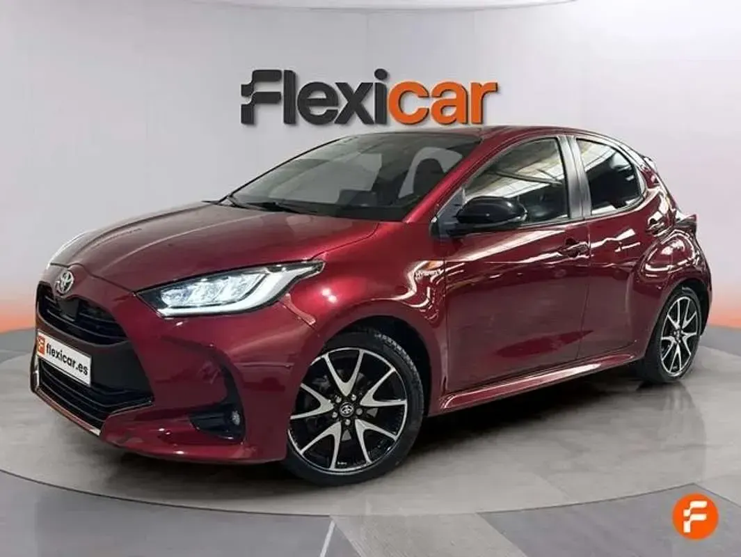 Usado Toyota Yaris Active 116 CV (85 kW) 2020 Rojo Utilitario