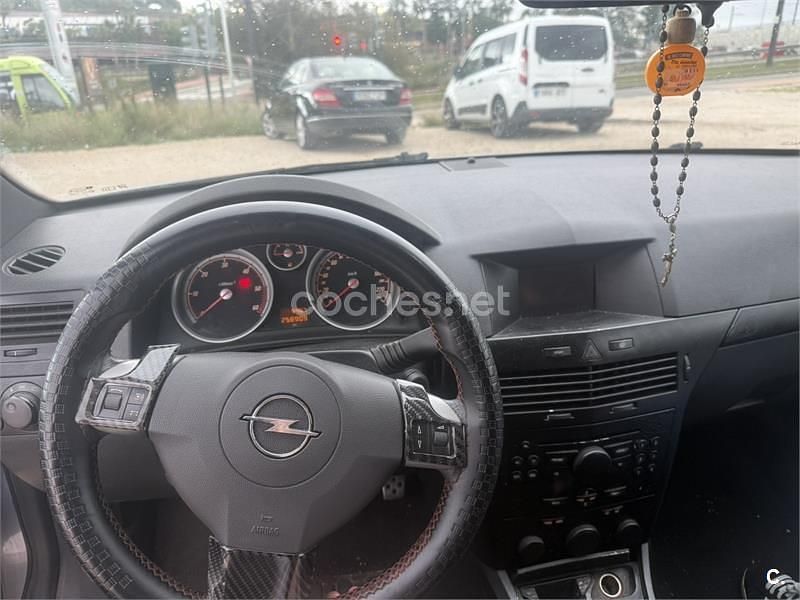 Usado Opel Astra GTC Sport 120 CV (88 kW) 2005 Gris / plata Berlina