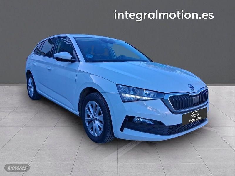 Usado Skoda Scala Ambition 110 CV (80 kW) 2023 Blanco Utilitario