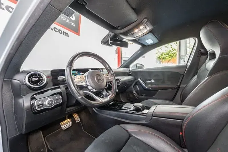 Usado Mercedes A250 218 CV (160 kW) 2022 Gris / plata Berlina
