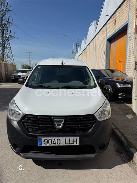 Usado Dacia Dokker Essentiel 102 CV (75 kW) 2020 Blanco Monovolumen