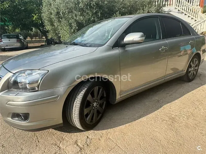 Usado Toyota Avensis Executive 126 CV (92 kW) 2008 Gris / plata Berlina