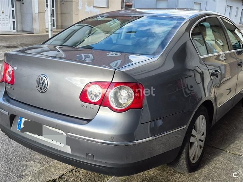 Gris / plata Usado 2007 VW Passat Highline Berlina | 5500 € (Precio justo) - Imagen 1/4