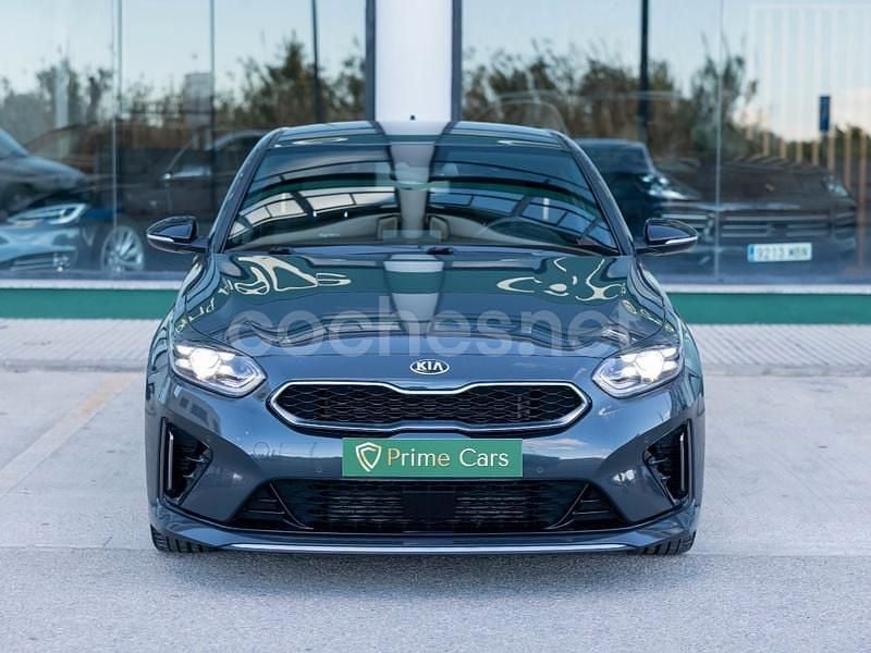 Usado Kia ProCeed GT-Line 140 CV (102 kW) 2020 Gris / plata Familiar
