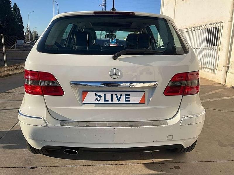Usado Mercedes B200 140 CV (102 kW) 2010 Blanco Monovolumen