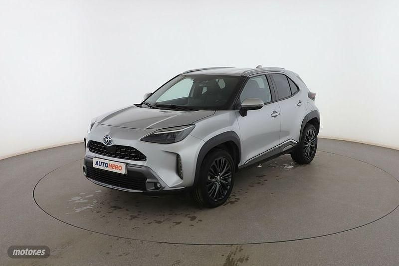 Gris Usado 2022 Toyota Yaris Hybrid SUV | 22.599 € (Precio justo) - Imagen 1/3