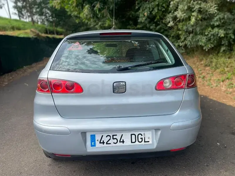 Usado Seat Ibiza Sport 100 CV (73 kW) 2005 Gris / plata Utilitario