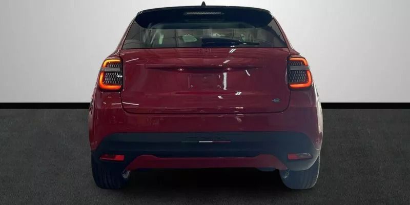 Usado Fiat 600 Red 114 kW (156 CV) 2024 Rojo Berlina