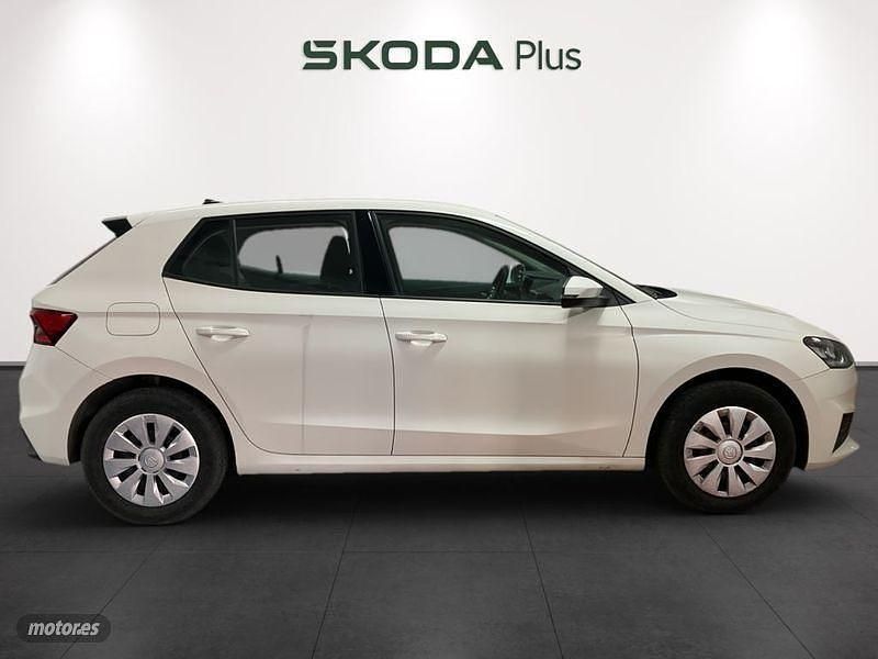 Usado Skoda Fabia Active 95 CV (69 kW) 2022 Blanco Utilitario