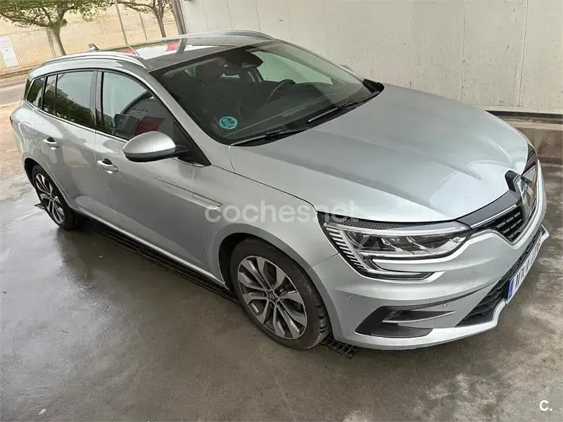 Usado Renault Mégane GrandTour Techno 140 CV (102 kW) 2023 Gris / plata Familiar