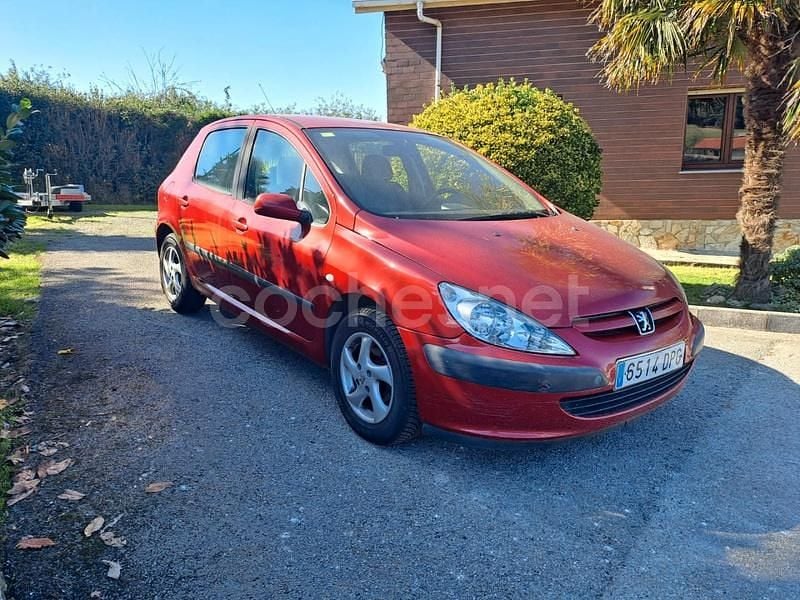 Usado Peugeot 307 90 CV (66 kW) 2005 Granate Berlina