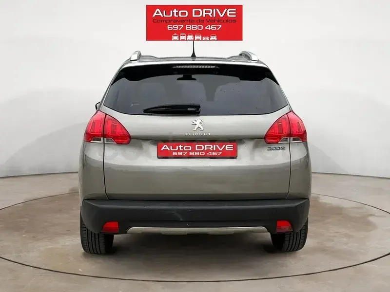Usado Peugeot 2008 Allure 110 CV (80 kW) 2016 Gris / plata SUV