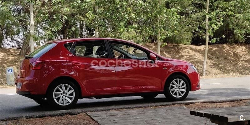 Usado Seat Ibiza Reference 95 HP (69 kW) 2015 Vermelho Sedan