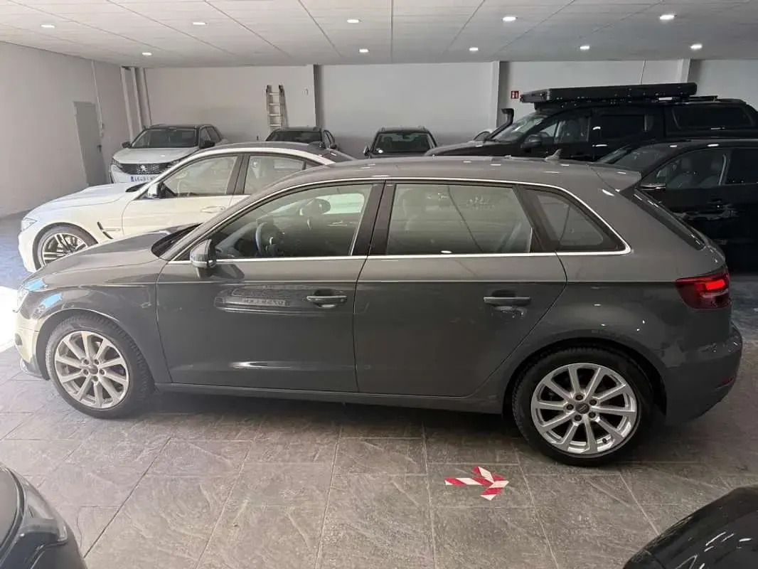 Usado Audi A3 Sportback 150 CV (110 kW) 2016 Gris Utilitario