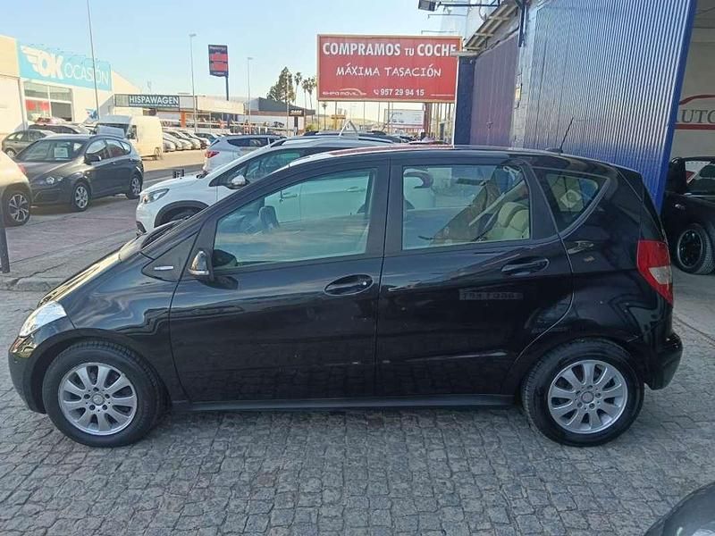 Usado Mercedes A180 Urban 109 CV (80 kW) 2012 Negro Utilitario