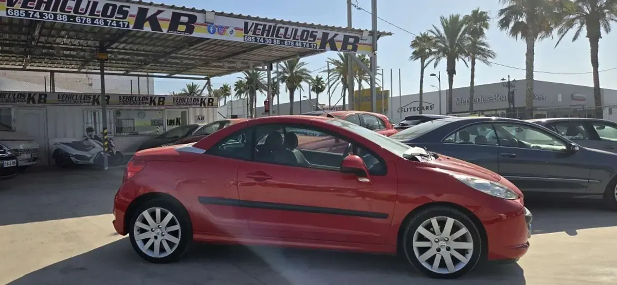 Usado Peugeot 207 CC Sport 109 CV (80 kW) 2007 Rojo Descapotable