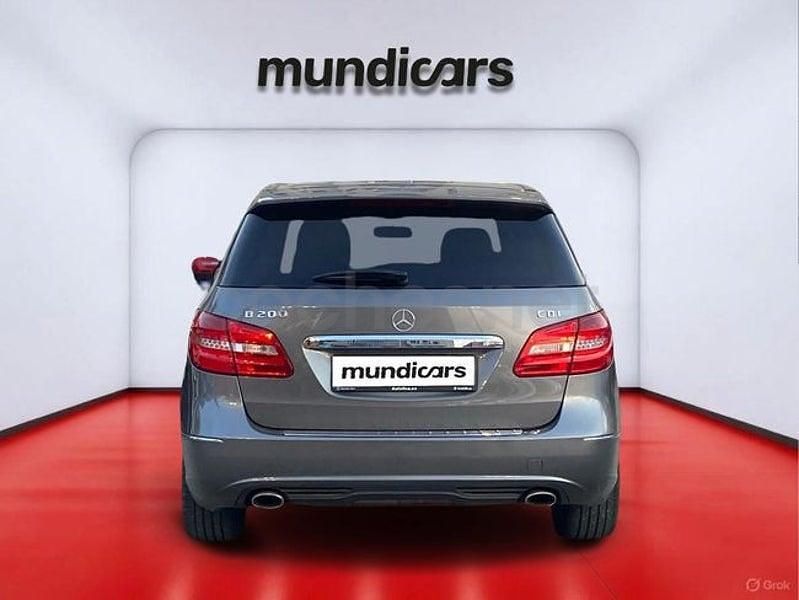 Usado Mercedes B200 136 CV (100 kW) 2013 Gris Monovolumen