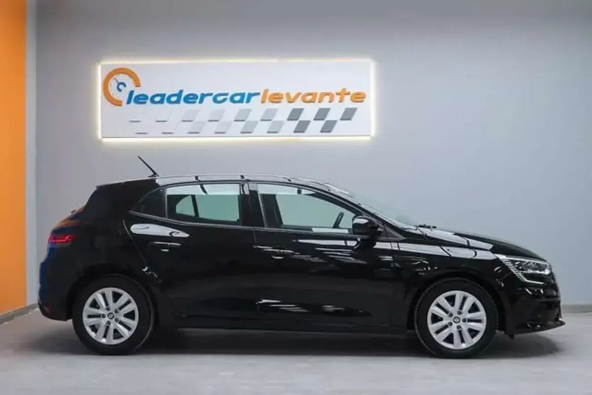 Usado Renault Mégane Intens 116 CV (85 kW) 2022 Negro Utilitario
