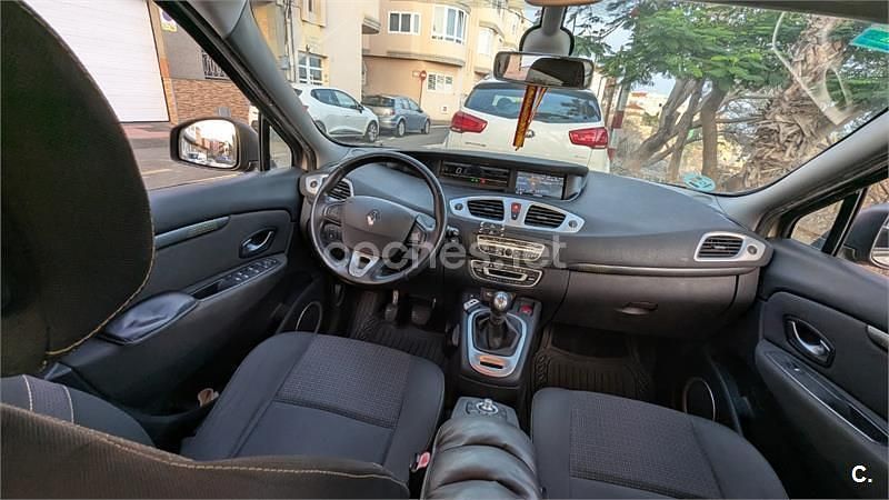 Usado Renault Grand Scénic III Dynamique 130 CV (95 kW) 2010 Beige Monovolumen