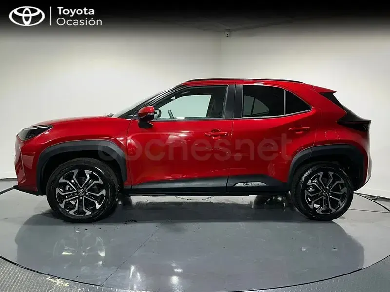 Usado Toyota Yaris Cross Active 130 CV (95 kW) 2025 Rojo SUV