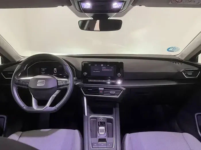 Usado Seat Leon Style 150 CV (110 kW) 2024 Negro