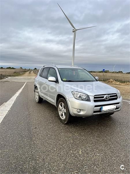 Usado Toyota RAV4 Premium 177 CV (130 kW) 2006 Gris / plata SUV