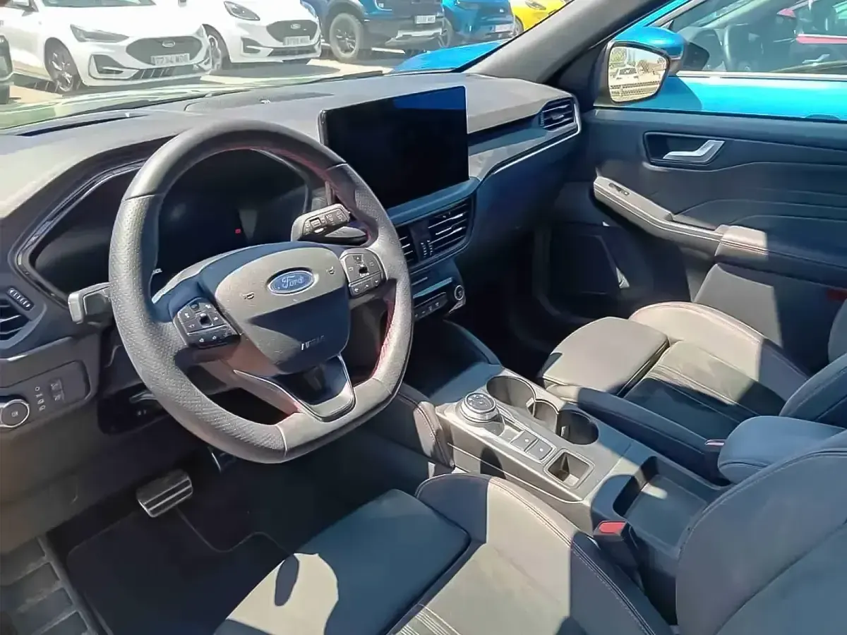 Usado Ford Kuga ST-Line X 243 CV (178 kW) 2024 Verde SUV