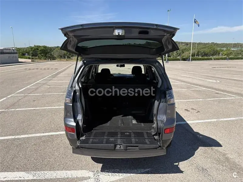Usado Mitsubishi Outlander Intense+ 140 CV (102 kW) 2007 Gris / plata SUV