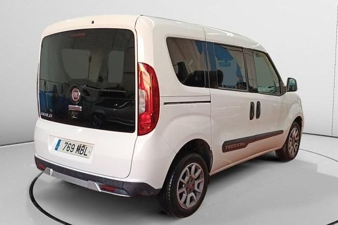 Usado Fiat Doblò Trekking 120 CV (88 kW) 2022 Monovolumen