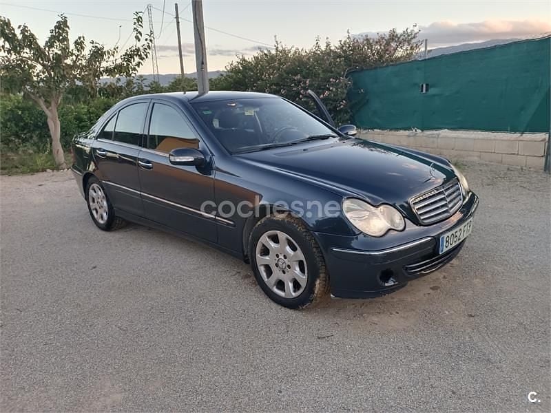 Negro Usado 2004 Mercedes C220 Elegance Berlina | 3800 € (Precio justo) - Imagen 1/4