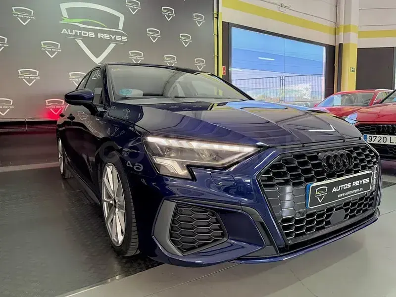 Usado Audi A3 S-Line 150 CV (110 kW) 2021 Azul Berlina