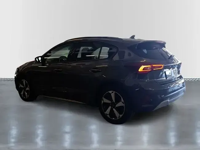 Usado Ford Focus Active 155 CV (114 kW) 2023 Gris magnetic (metalizado) Berlina