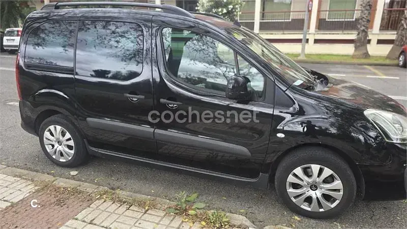 Usado Citroën Berlingo Feel 120 CV (88 kW) 2015 Negro Monovolumen