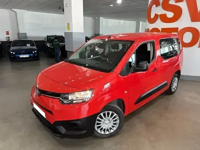 Usado Toyota Proace Verso Active 130 CV (95 kW) 2023 Rojo Familiar