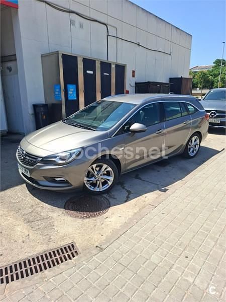 Usado Opel Astra Dynamic 125 CV (91 kW) 2017 Beige Familiar
