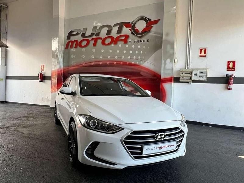 Blanco Usado 2016 Hyundai Elantra Berlina | 12.990 € - Imagen 1/4