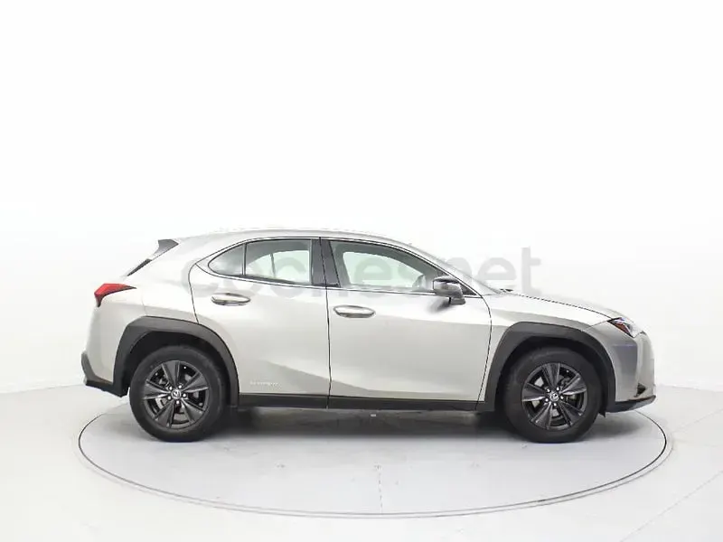 Usado Lexus UX Business Edition 184 CV (135 kW) 2019 Gris / plata SUV