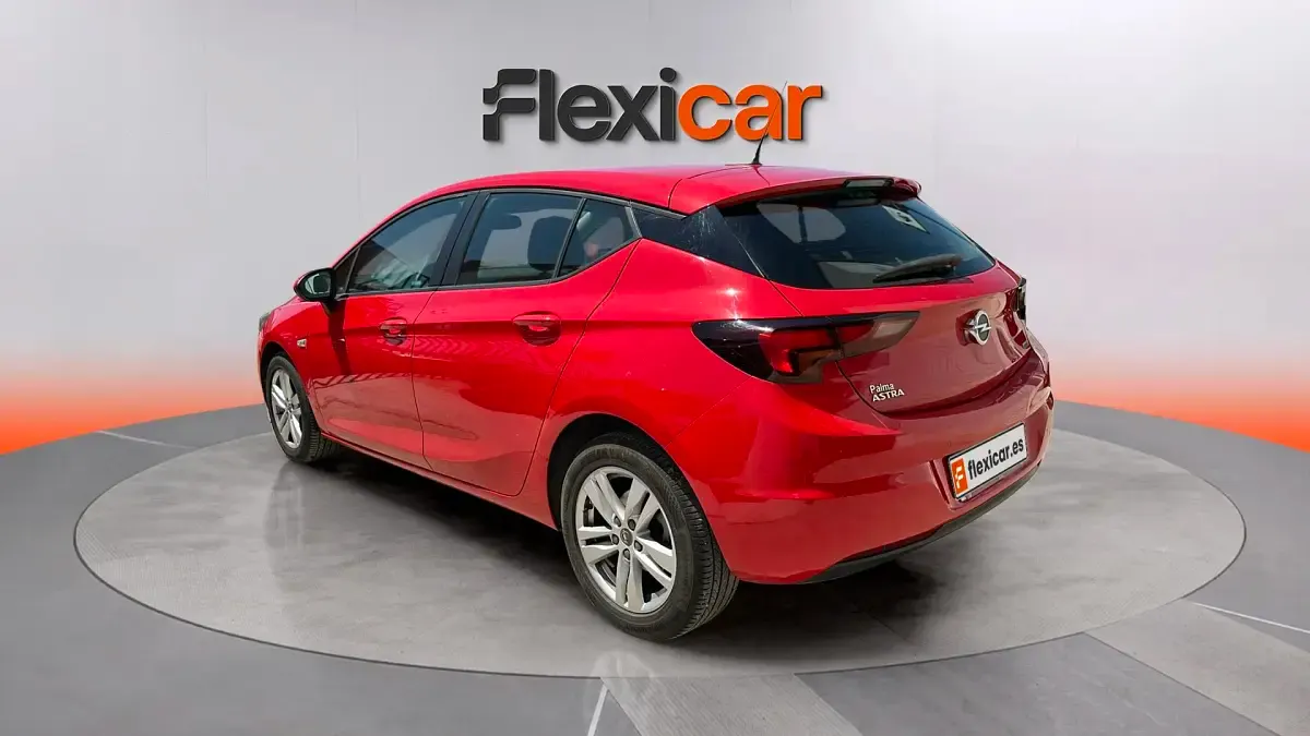 Usado Opel Astra Selective 110 CV (80 kW) 2018 Rojo Berlina