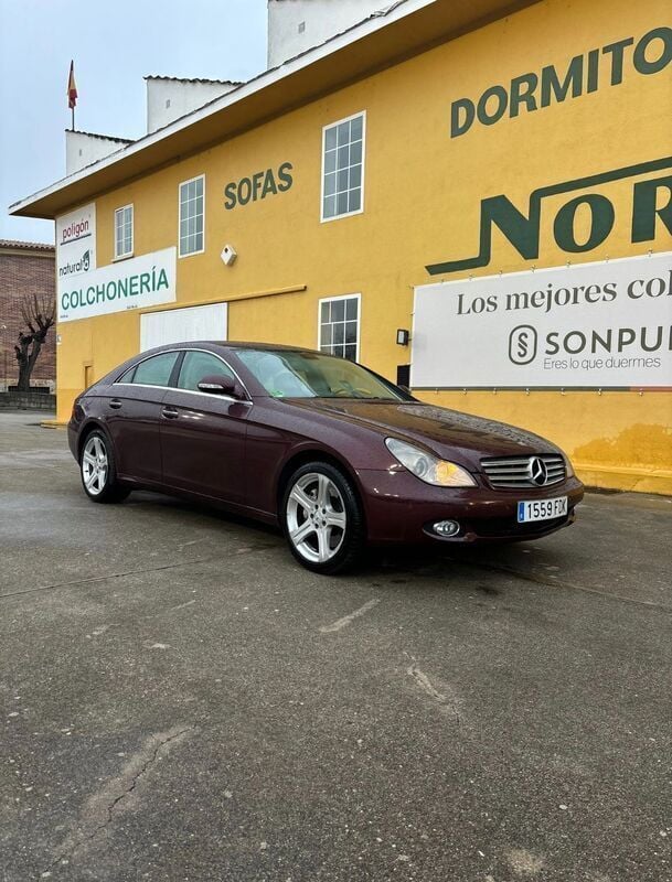 Rojo Usado 2006 Mercedes CLS500 Berlina | 12.999 € - Imagen 1/4