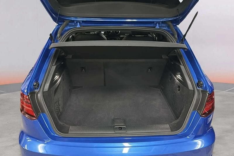 Usado Audi A3 Premium 150 CV (110 kW) 2019 Azul Berlina