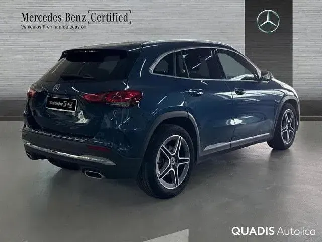 Käytetty Mercedes GLA180 136 HP (100 kW) 2021 Sininen Katumaasturi
