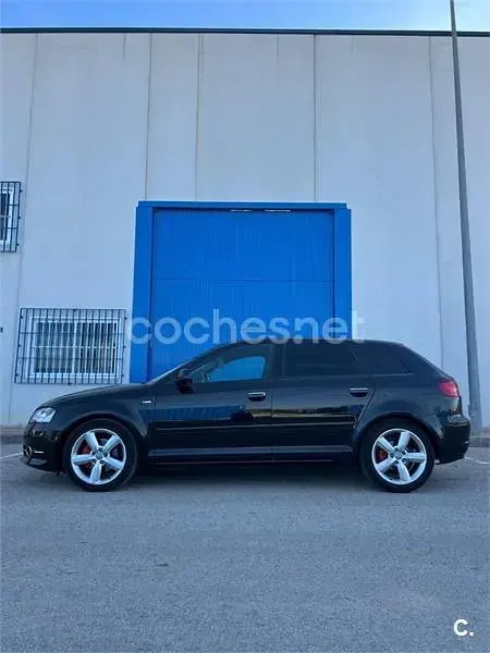 Usado Audi A3 Attraction 140 CV (102 kW) 2011 Negro Utilitario