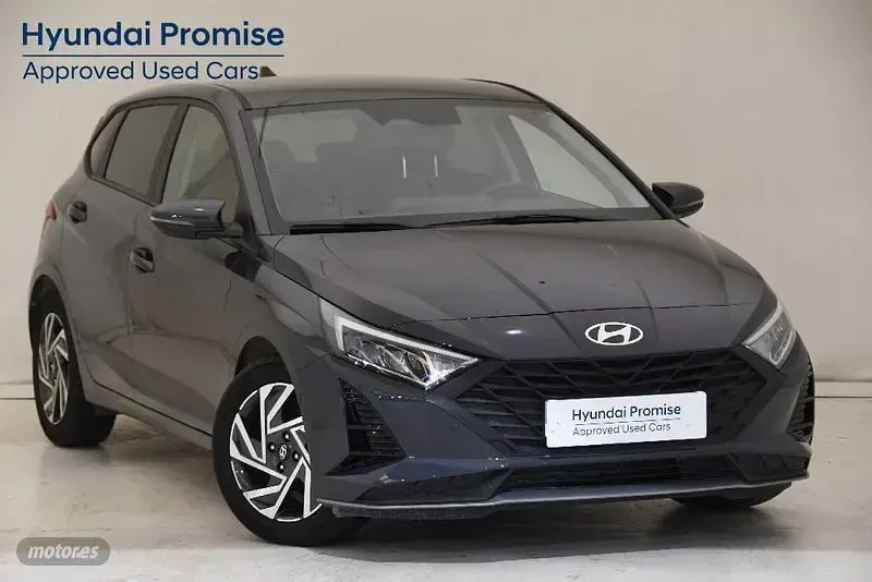 Usado Hyundai i20 79 CV (58 kW) 2025 Gris / plata Utilitario