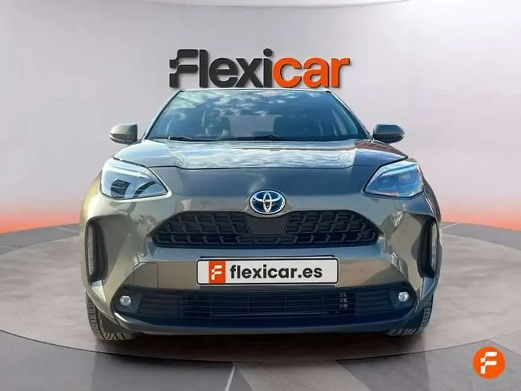 Usado Toyota Yaris Cross Active 116 CV (85 kW) 2022 Marrón SUV