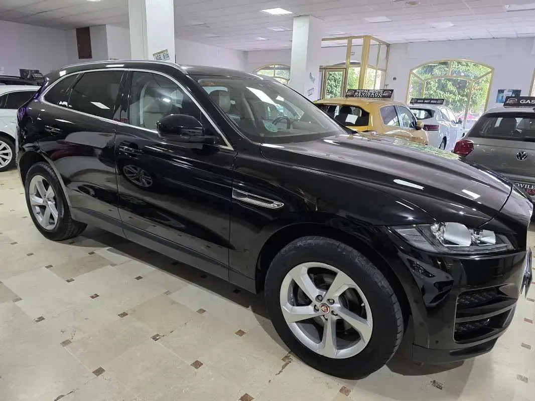 Käytetty Jaguar F-Pace Prestige 179 HP (131 kW) 2019 Musta Katumaasturi
