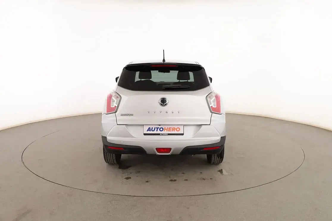 Usado SsangYong Tivoli Limited 128 CV (94 kW) 2017 Plata SUV