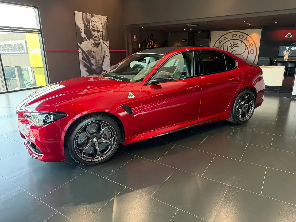 Nuevo Alfa Romeo Giulia Quadrifoglio 520 CV (382 kW) 2025 Verde Berlina