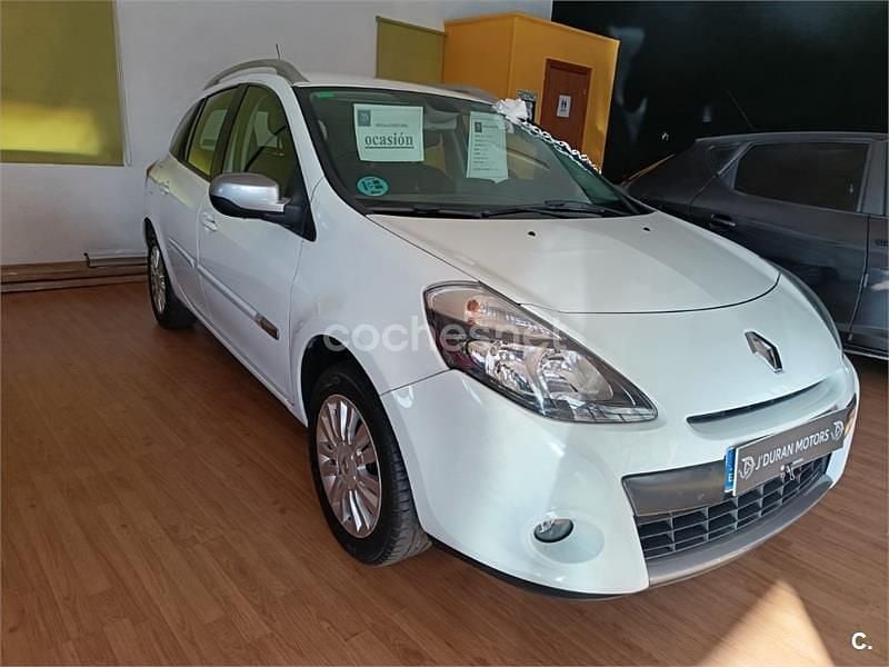 Usado Renault Clio GrandTour Exception 100 CV (73 kW) 2012 Blanco Familiar