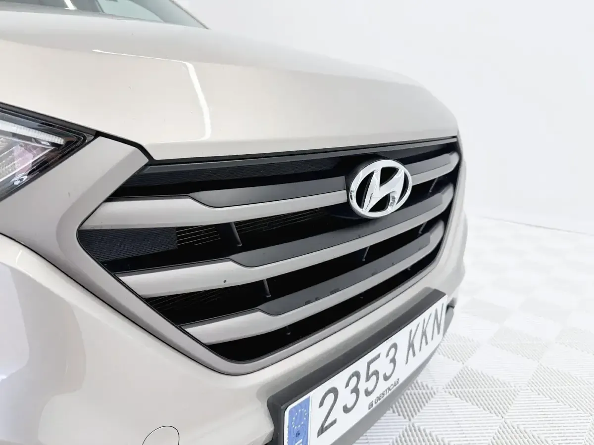 Usado Hyundai Tucson 177 CV (130 kW) 2018 Gris SUV